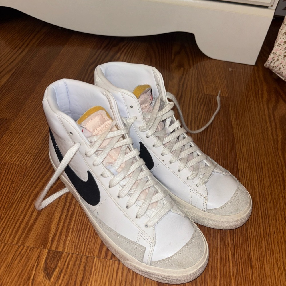 Women’s Nike Blazer High-Tops Size 9